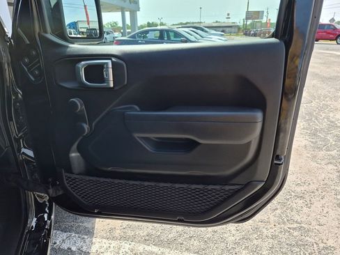 Used 2022 Jeep Wrangler Unlimited Sport AWD/4WD image 31