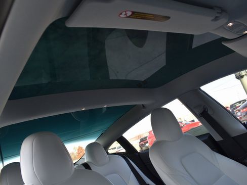 Used 2022 Tesla Model 3 Standard Range image 17