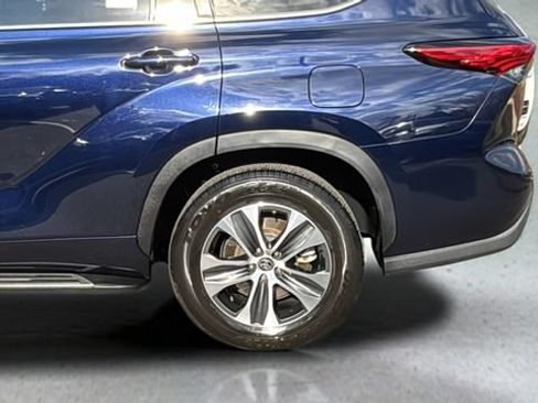 Used 2023 Toyota Highlander XLE FWD image 36