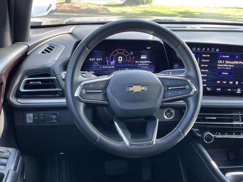 Used 2024 Chevrolet Traverse LT FWD image 17