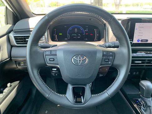 Used 2026 Toyota Camry SE FWD image 11