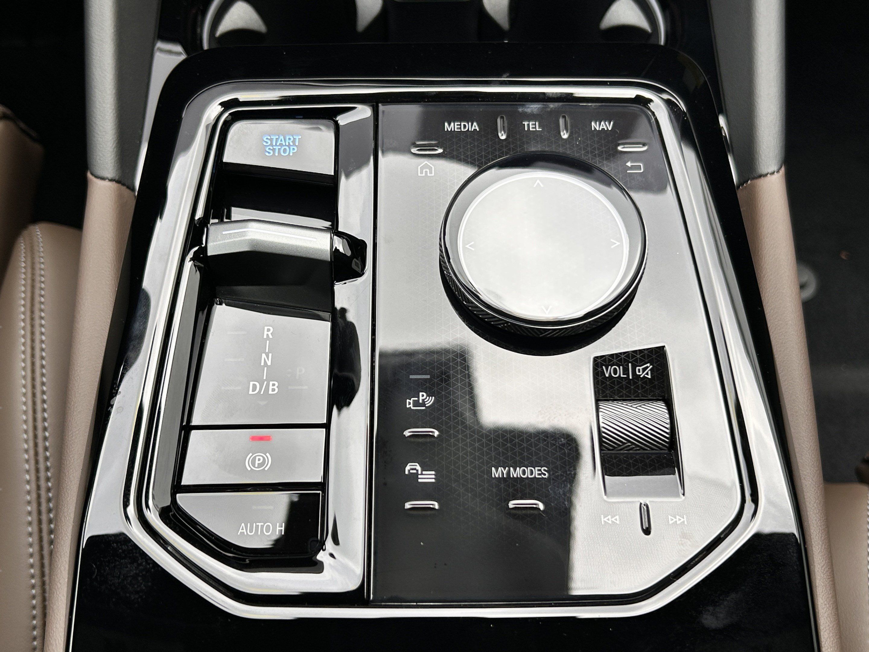 Used 2027 BMW i5 eDrive40 w/ M Sport Package RWD image 12