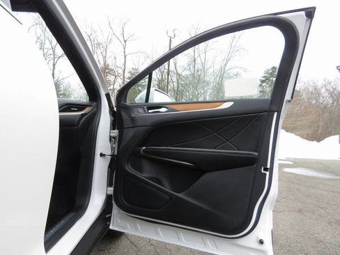 Used 2017 Lincoln MKC Select w/ Select Plus Package image 9