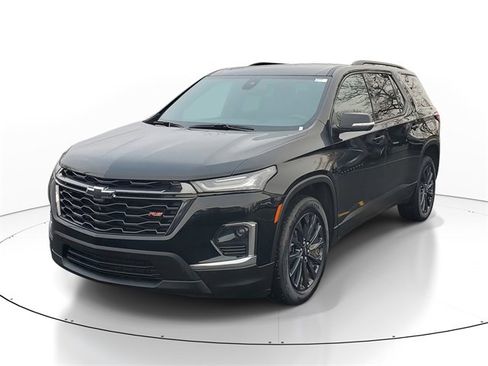 Certified 2023 Chevrolet Traverse RS image 2