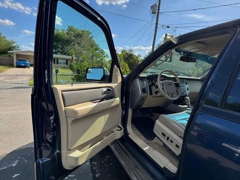 Used 2013 Ford Expedition XLT RWD image 4