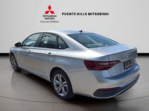 Used 2024 Volkswagen Jetta SE FWD image 7