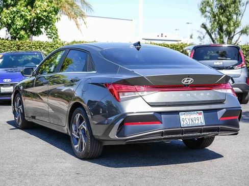 Certified 2025 Hyundai Elantra SEL FWD image 9