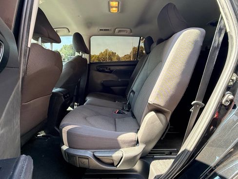 Used 2023 Toyota Highlander L FWD image 30