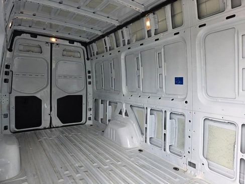 Used 2025 Mercedes-Benz Sprinter 2500 image 8