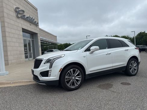 Used 2022 Cadillac XT5 Premium Luxury w/ Technology Package FWD image 1