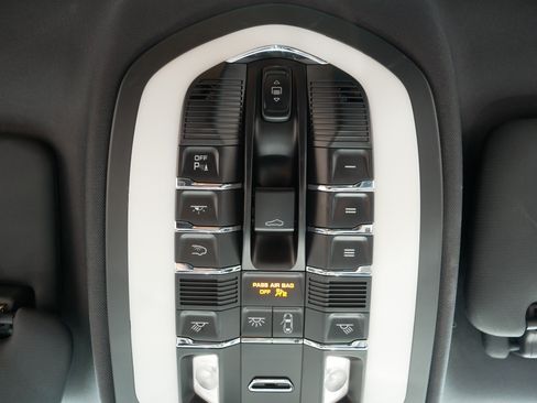 Used 2014 Porsche Cayenne Platinum Edition AWD/4WD image 31