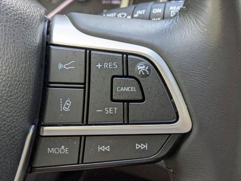 Certified 2024 Toyota Highlander XLE FWD image 26