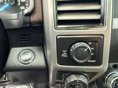 Used 2017 Ford F150 Platinum w/ Equipment Group 701A Luxury image 43