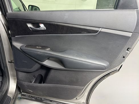 Used 2018 Kia Sorento LX image 27