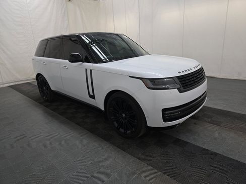 Used 2024 Land Rover Range Rover SE AWD/4WD image 3