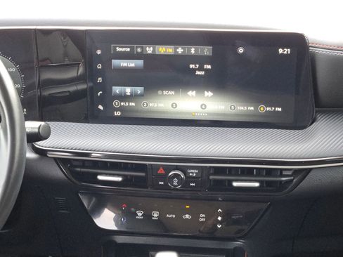 Certified 2025 Nissan Kicks SR image 16