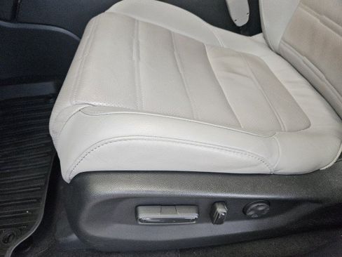 Used 2019 Honda CR-V Touring image 30