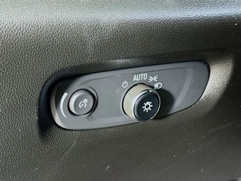 Used 2023 Chevrolet Traverse LT image 11