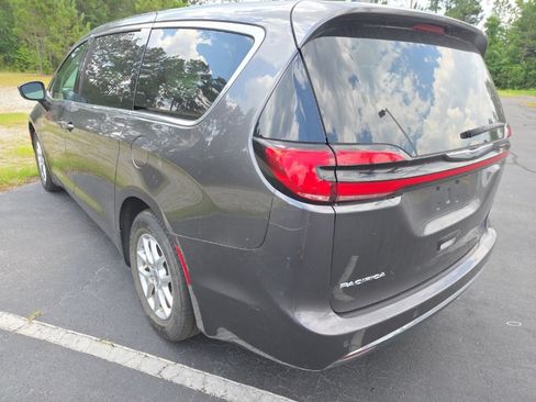 Used 2023 Chrysler Pacifica Touring-L FWD image 46
