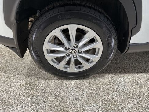 Certified 2023 Toyota Corolla Cross LE image 21