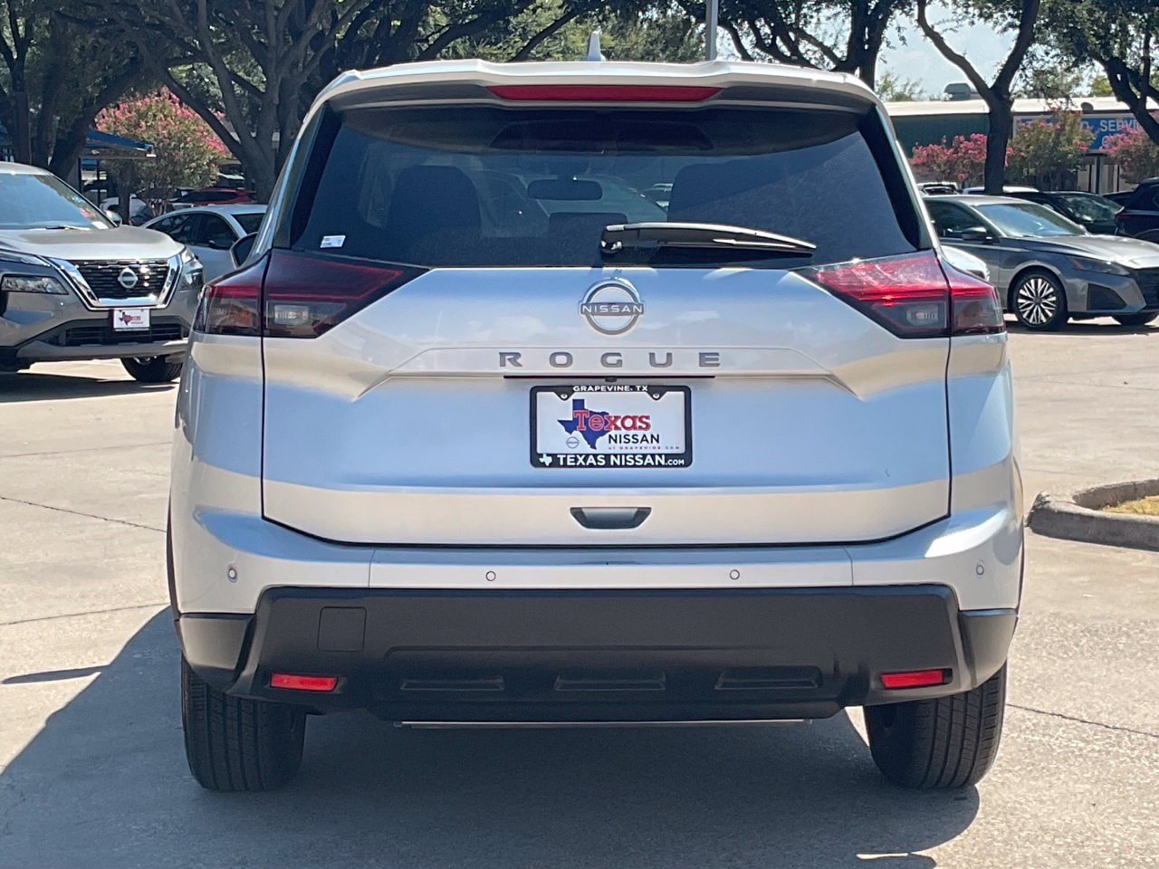 Used 2025 Nissan Rogue SV FWD image 5