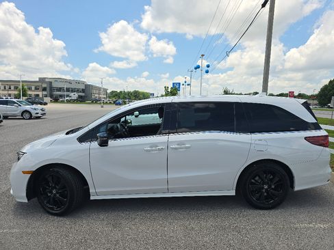 Used 2023 Honda Odyssey Sport image 11