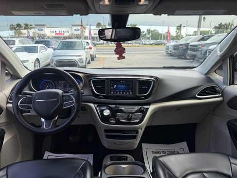Used 2021 Chrysler Voyager Lxi FWD image 8
