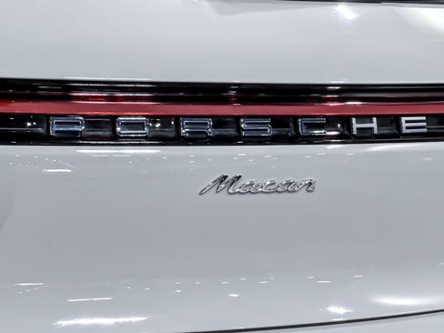 Used 2023 Porsche Macan AWD/4WD image 30