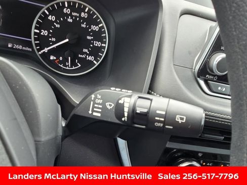 Used 2025 Nissan Rogue S image 22