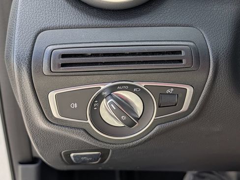 Used 2018 Mercedes-Benz GLC 300 image 24