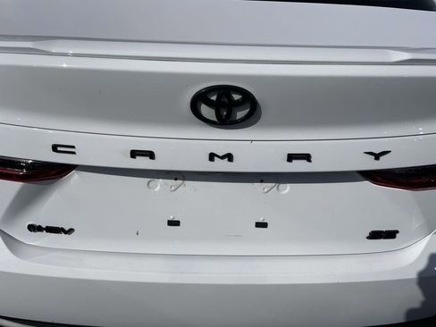 Used 2025 Toyota Camry SE w/ Convenience Package image 28