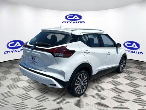 Used 2021 Nissan Kicks SV FWD image 3