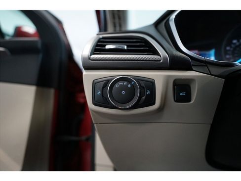 Used 2017 Ford Fusion SE w/ Fusion SE Technology Package FWD image 17