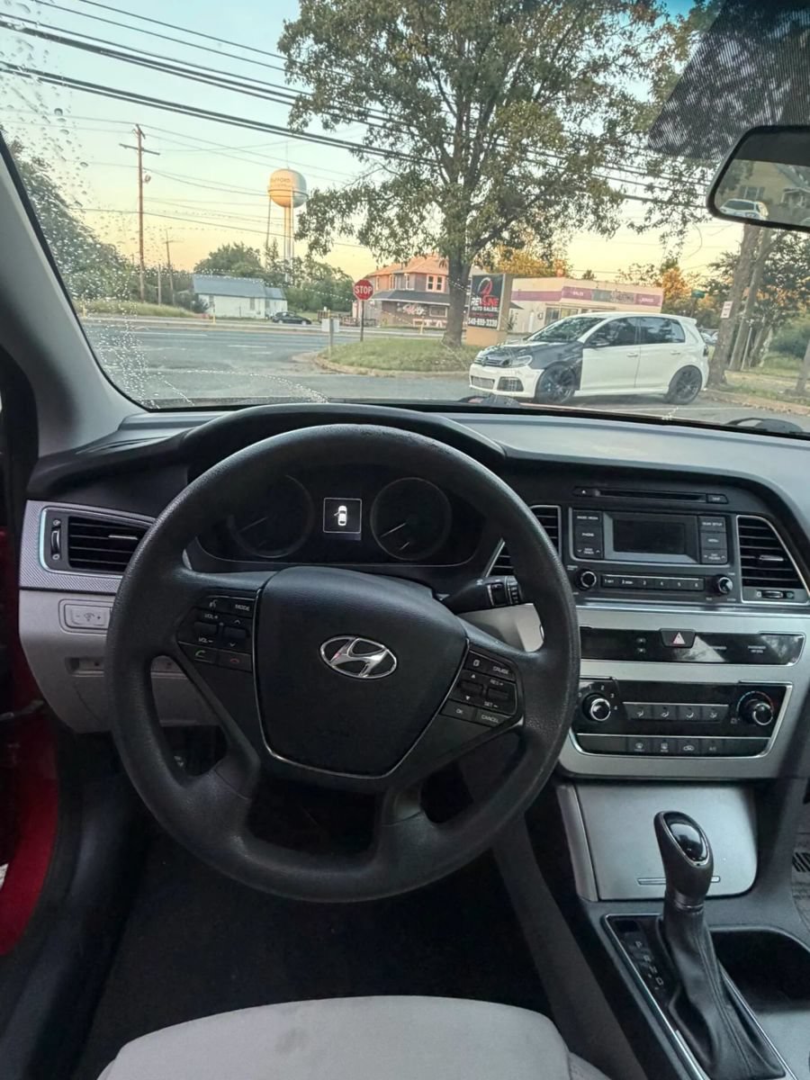 Used 2015 Hyundai Sonata SE FWD image 12