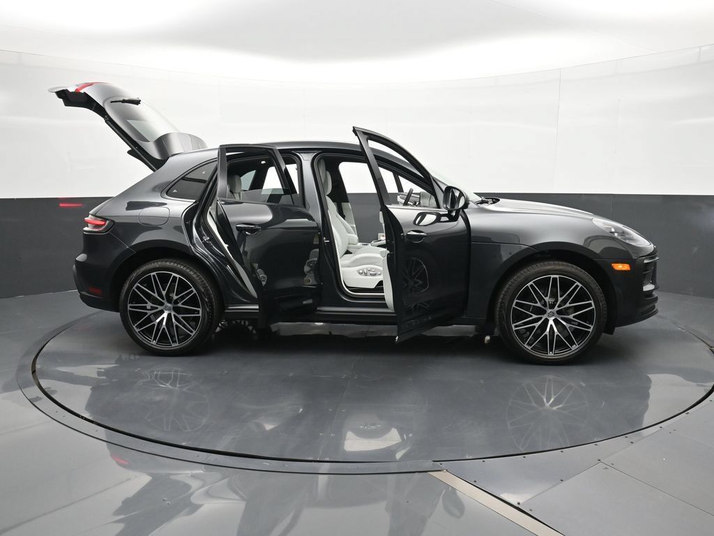 Certified 2026 Porsche Macan AWD/4WD image 28