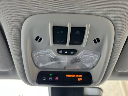 Used 2022 Chevrolet Bolt EUV Premier w/ Sun & Sound Package FWD image 38