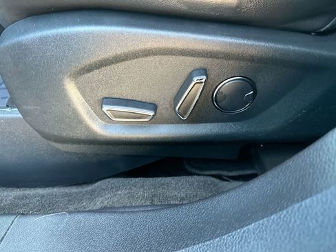 Used 2018 Ford Explorer Limited image 12