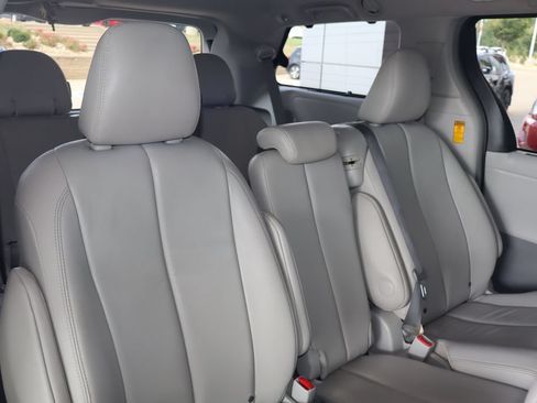 Used 2014 Toyota Sienna XLE w/ XLE Premium Package FWD image 42