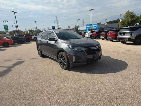 Used 2023 Chevrolet Equinox RS FWD image 2