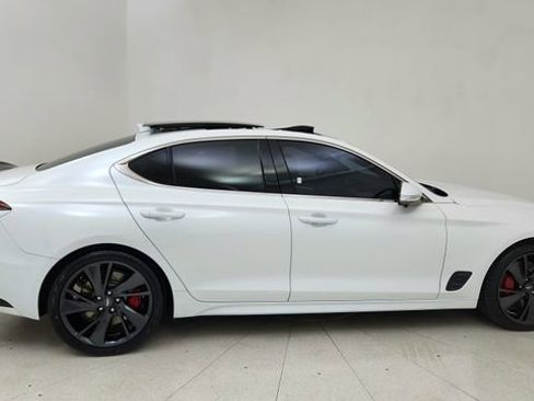 Used 2022 Genesis G70 3.3T image 6