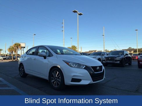 Used 2021 Nissan Versa SV image 4