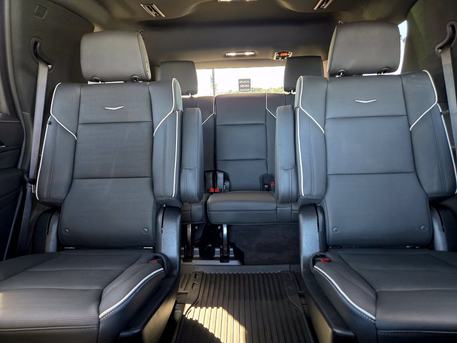 Used 2024 Cadillac Escalade Premium Luxury AWD/4WD image 12