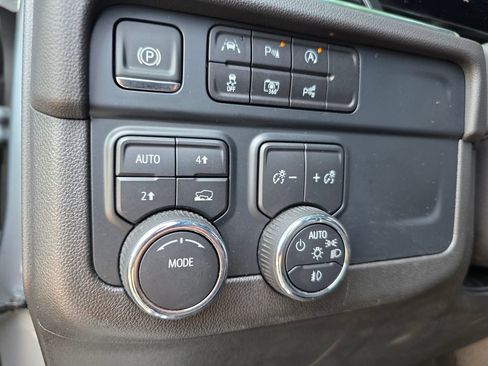 Used 2025 Chevrolet Tahoe Premier AWD/4WD image 18