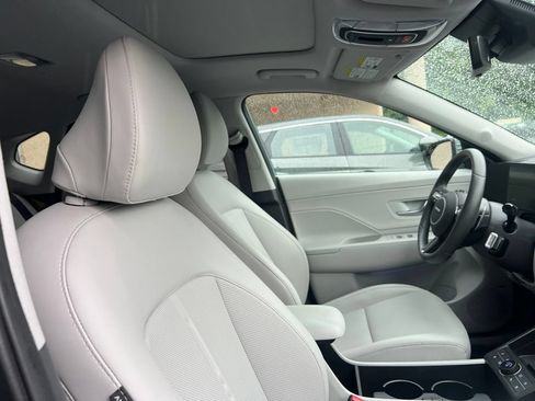 Used 2024 Hyundai Kona Limited AWD/4WD image 9