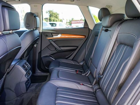 Used 2023 Audi Q5 2.0T Premium w/ Convenience Package image 18