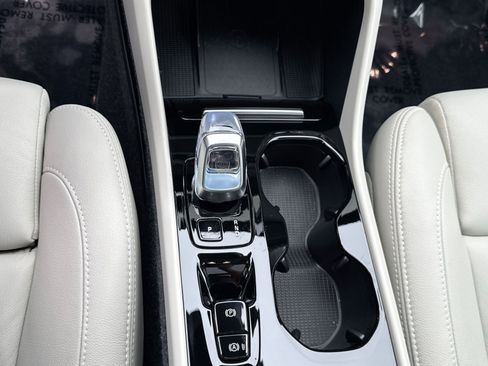 Certified 2025 Volvo XC40 B5 Ultra w/ Protection Package Premier AWD/4WD image 22