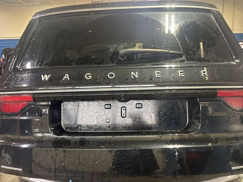 Used 2022 Jeep Wagoneer Series II image 10