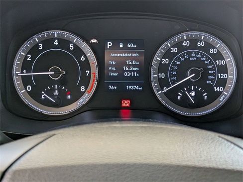 Used 2022 Hyundai Venue Limited image 17