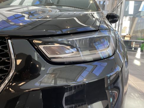 Used 2022 Chrysler Pacifica Touring-L image 5