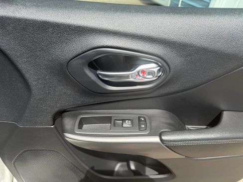 Used 2019 Jeep Cherokee High Altitude AWD/4WD image 33
